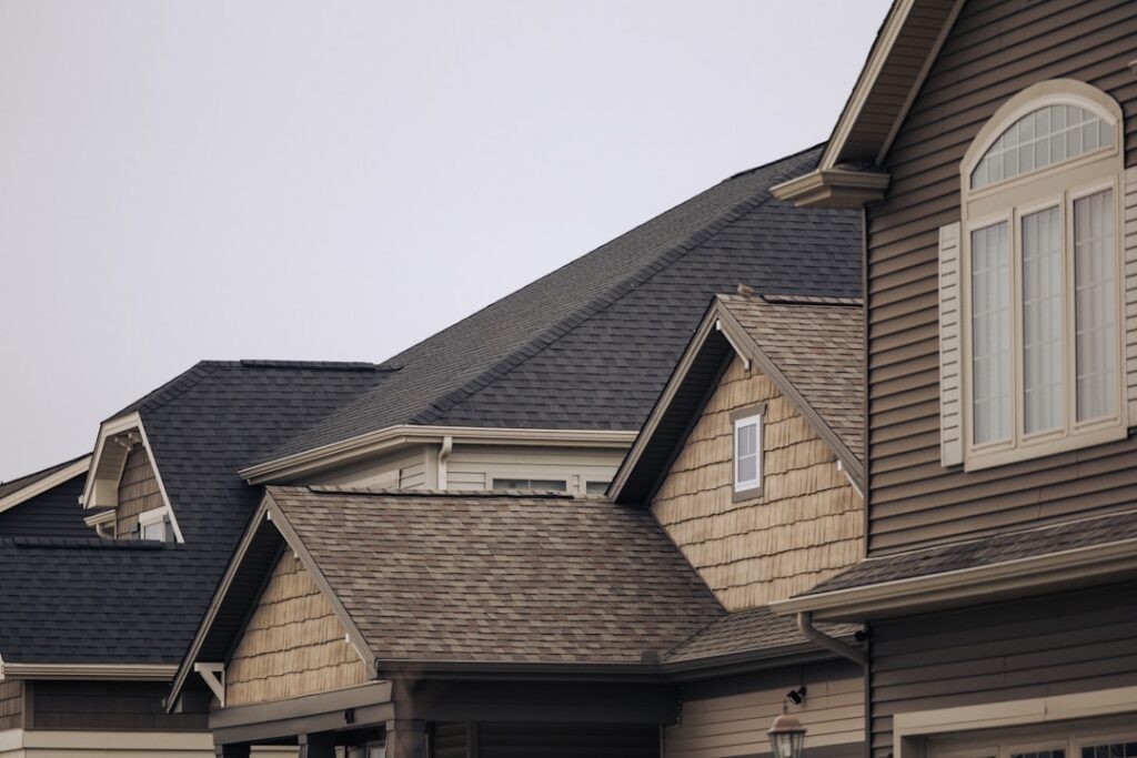 average roof lifespan for asphalt shingles in central arkansas