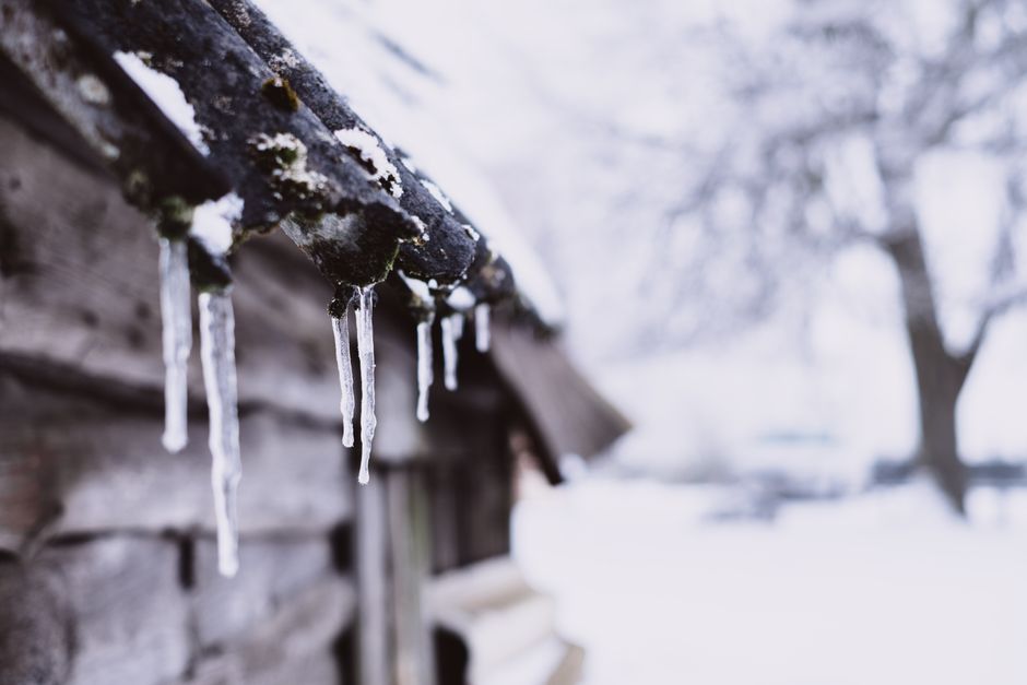 Infographic showing freeze-thaw cycle, attic heat loss, and how ice dams form on Arkansas roofs with damage types listed Infographic showing freeze-thaw cycle, attic heat loss, and how ice dams form on Arkansas roofs with damage types listed